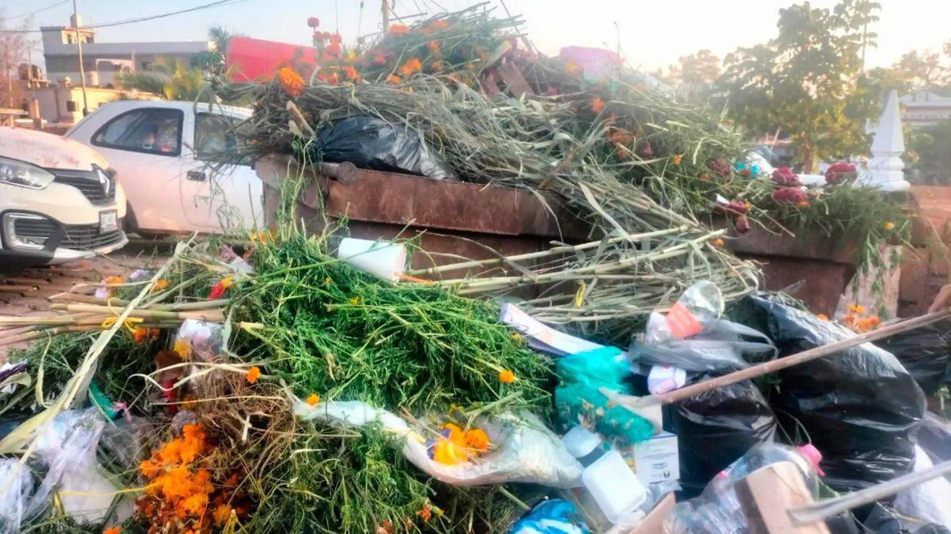 basura en panteon municipal